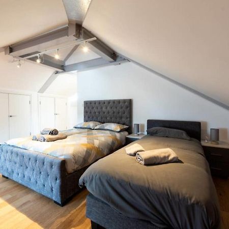 Bright And Big Apartment อักซ์บริดจ์ ภายนอก รูปภาพ