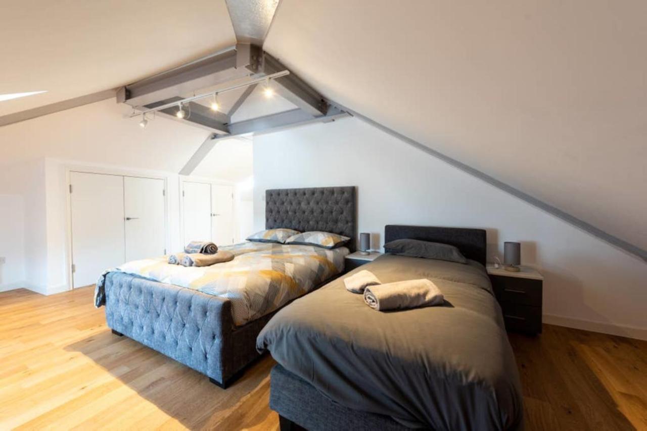 Bright And Big Apartment อักซ์บริดจ์ ภายนอก รูปภาพ