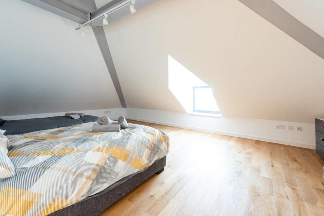 Bright And Big Apartment อักซ์บริดจ์ ภายนอก รูปภาพ