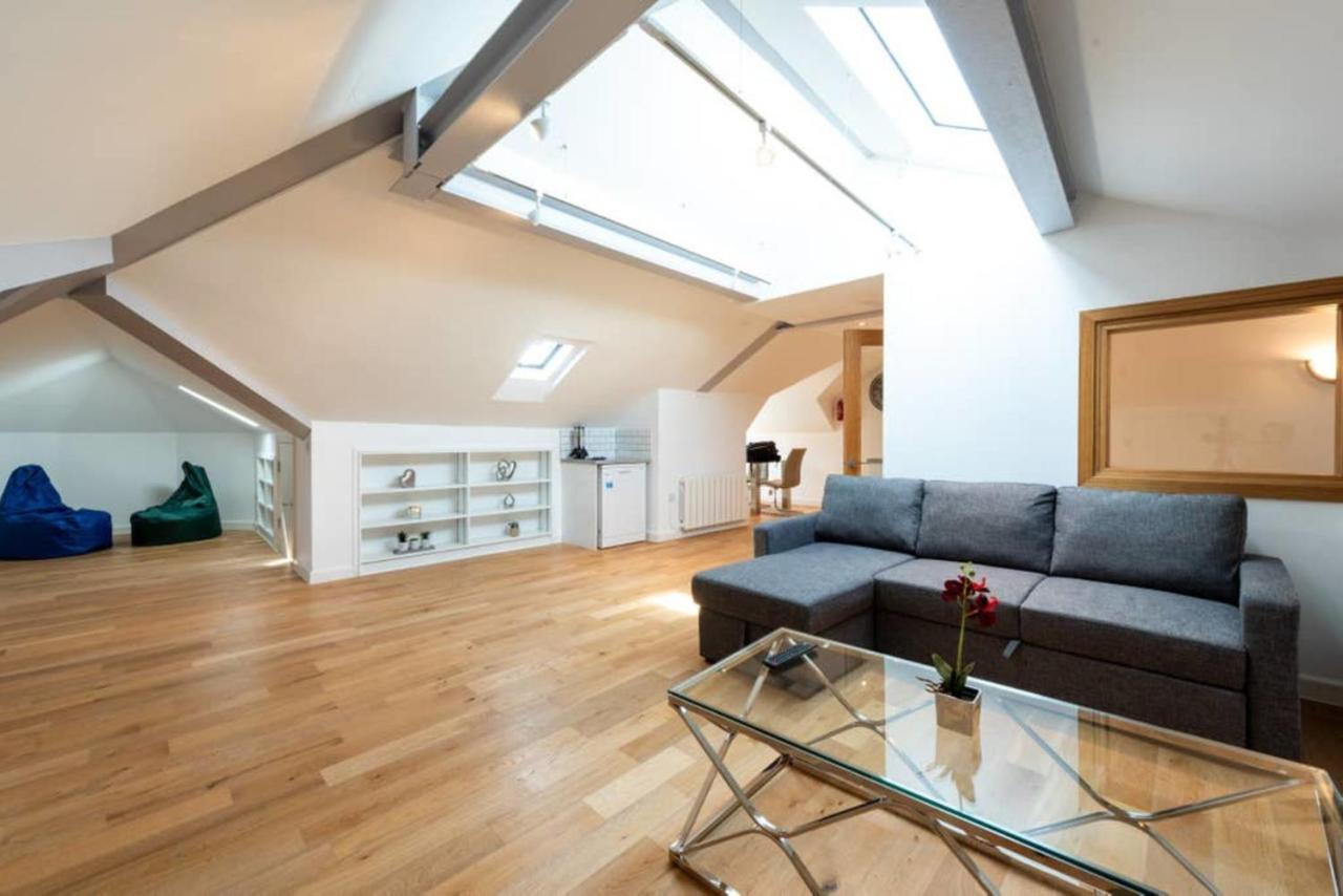 Bright And Big Apartment อักซ์บริดจ์ ภายนอก รูปภาพ