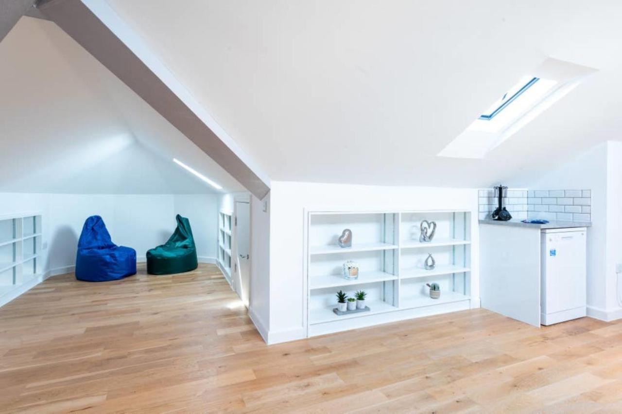Bright And Big Apartment อักซ์บริดจ์ ภายนอก รูปภาพ
