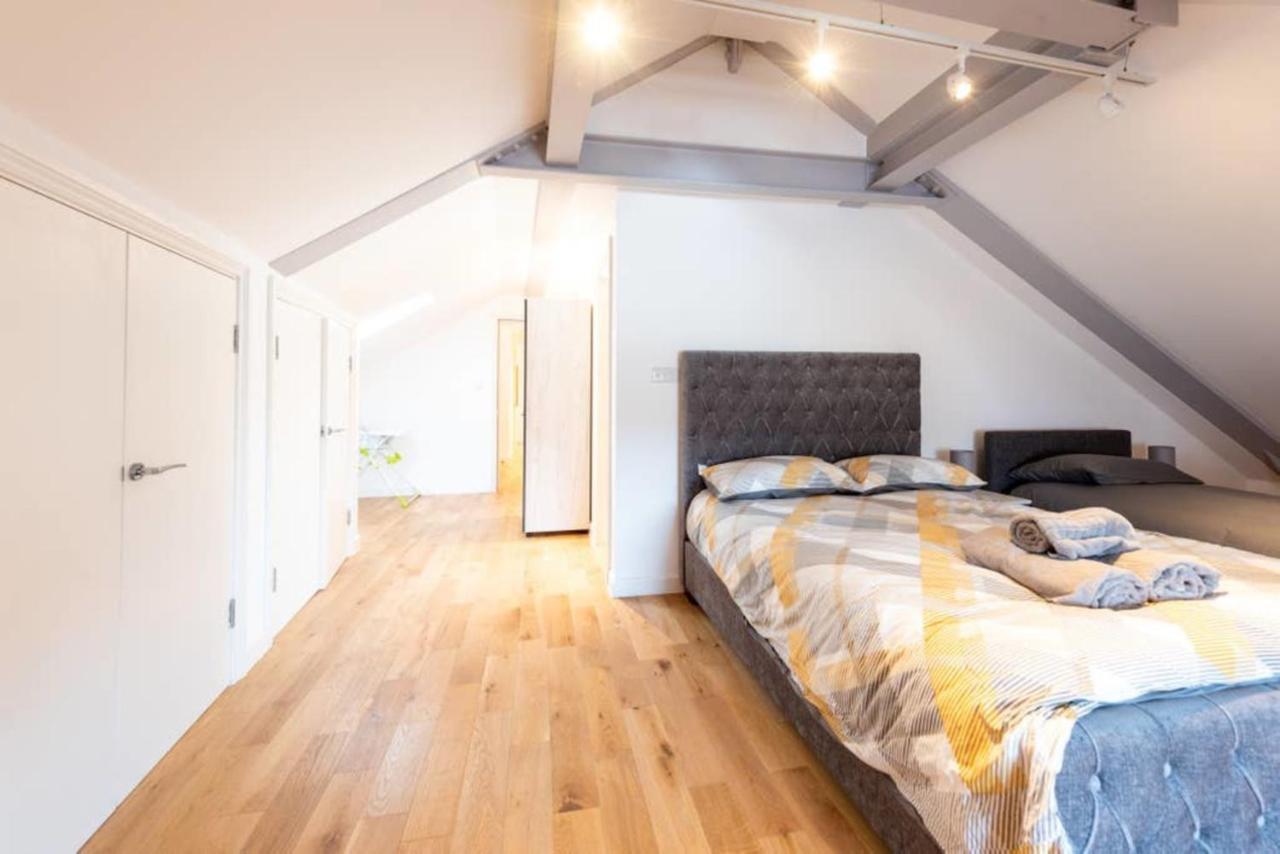 Bright And Big Apartment อักซ์บริดจ์ ภายนอก รูปภาพ