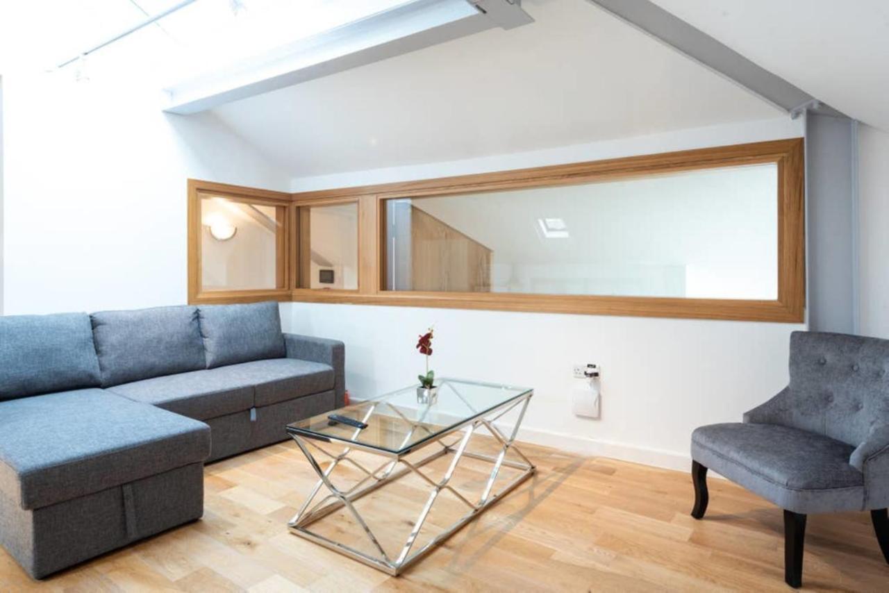 Bright And Big Apartment อักซ์บริดจ์ ภายนอก รูปภาพ