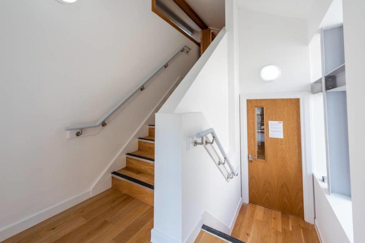 Bright And Big Apartment อักซ์บริดจ์ ภายนอก รูปภาพ